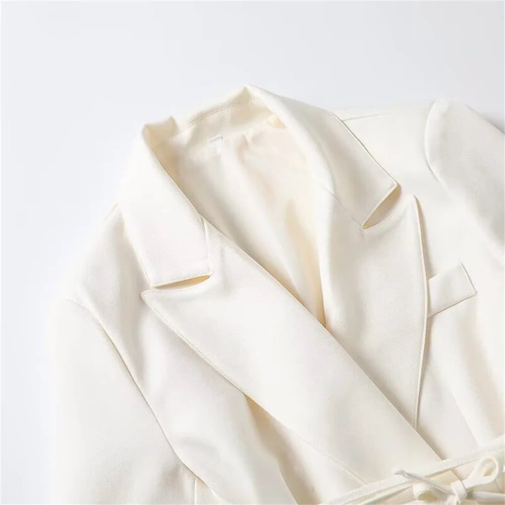 Blazer femme à manches longues avec ceinture polyvalente + pantalon plissé taille haute tendance – Style décontracté et moderne.