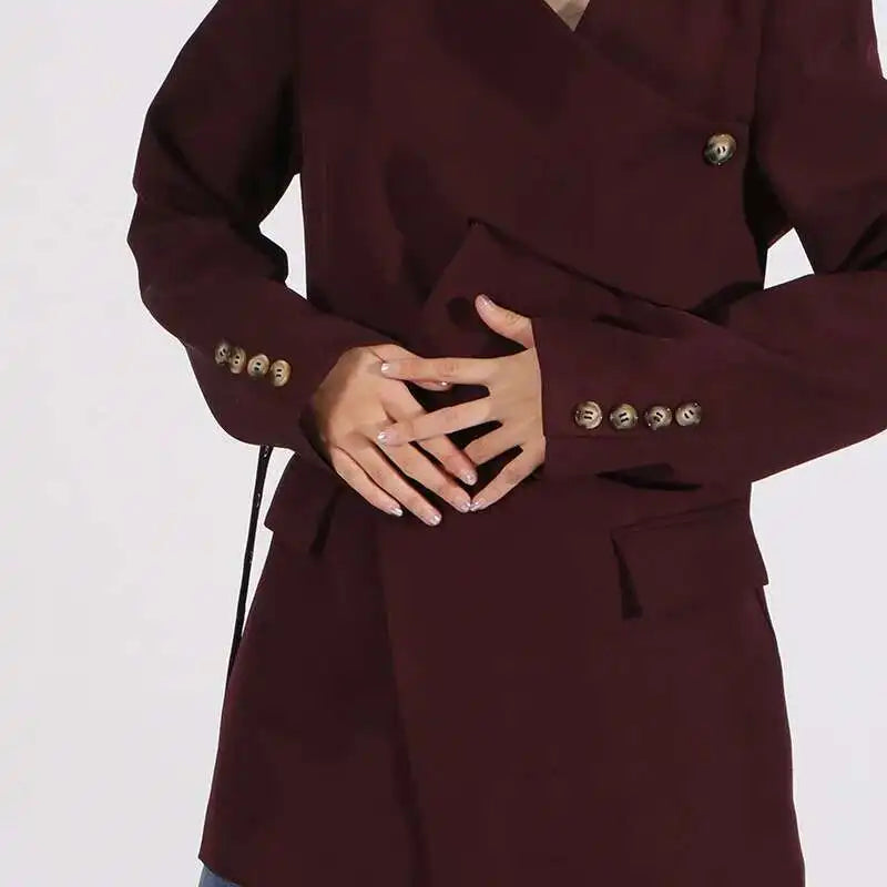 Blazer asymétrique à taille ceinturée, design unique et tendance pour le printemps