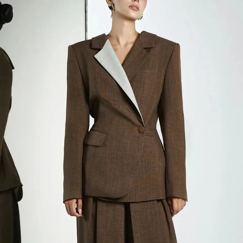 Blazer color block coupe ajustée, la tendance chic de l’automne