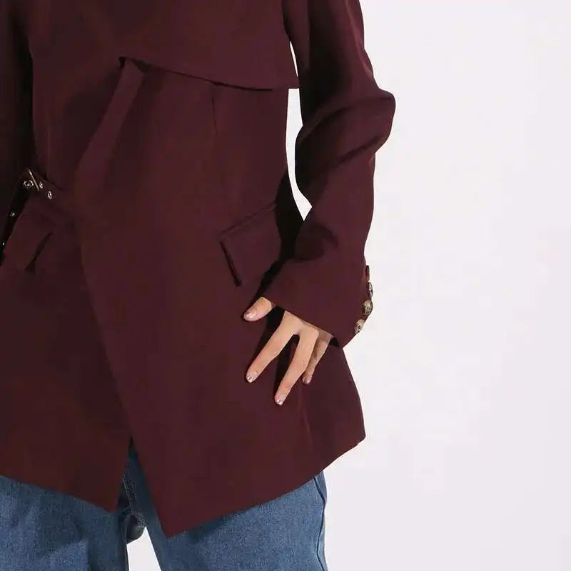 Blazer asymétrique à taille ceinturée, design unique et tendance pour le printemps