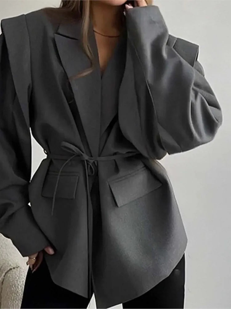 Manteau tailleur élégant à nouer, parfait pour l’automne