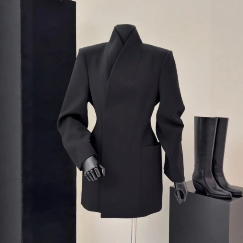 Blazer midi élégant à col montant, coupe cintrée premium