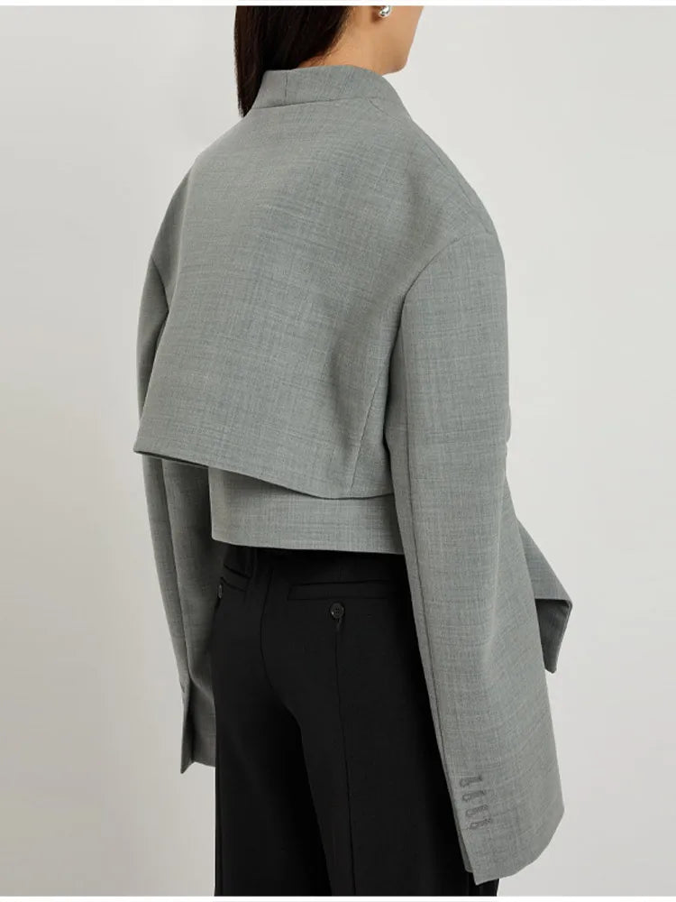 Veste courte chic à coupe asymétrique, statement mode pour l’automne