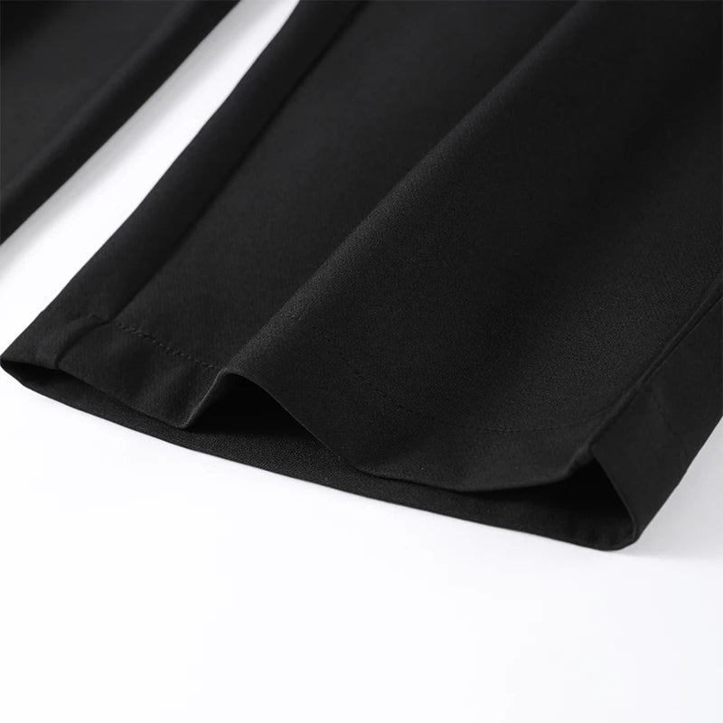 Ensemble blazer + pantalon noir, chic et épuré pour le printemps