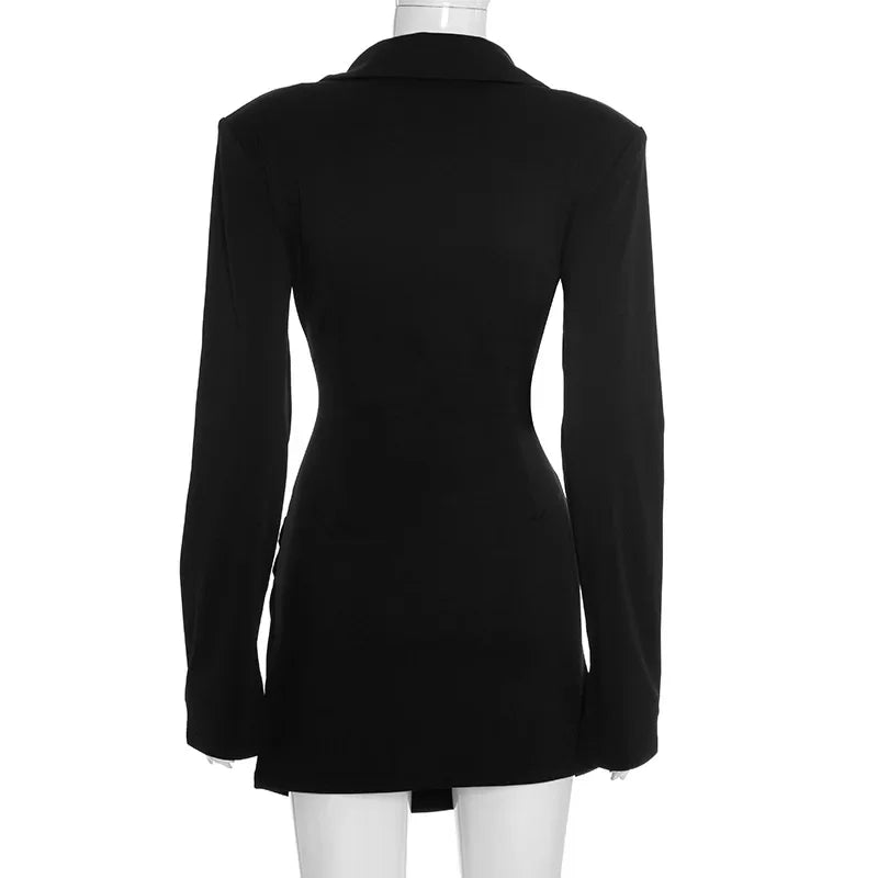 Robe mini à col V et taille froncée, chic et féminine pour l’automne-hiver