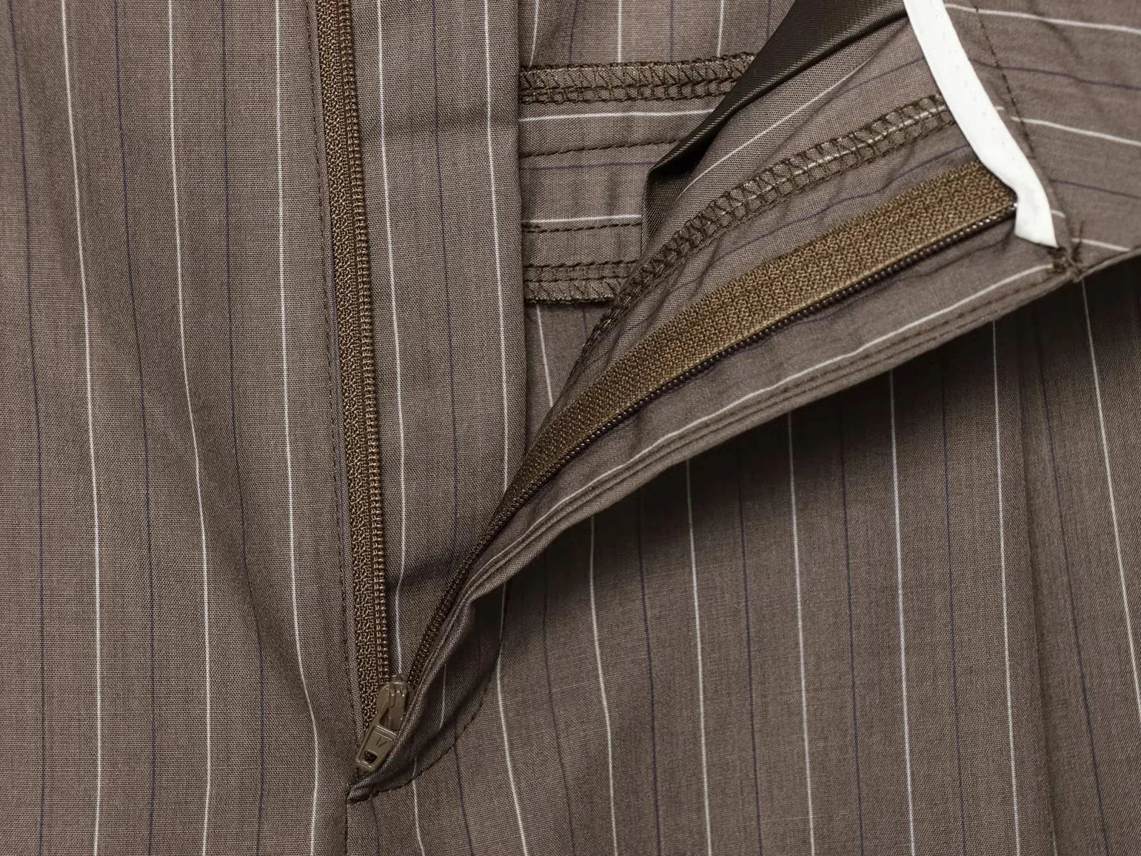 Set Blazer & Pantalon Rayures Fines – Style Moderne