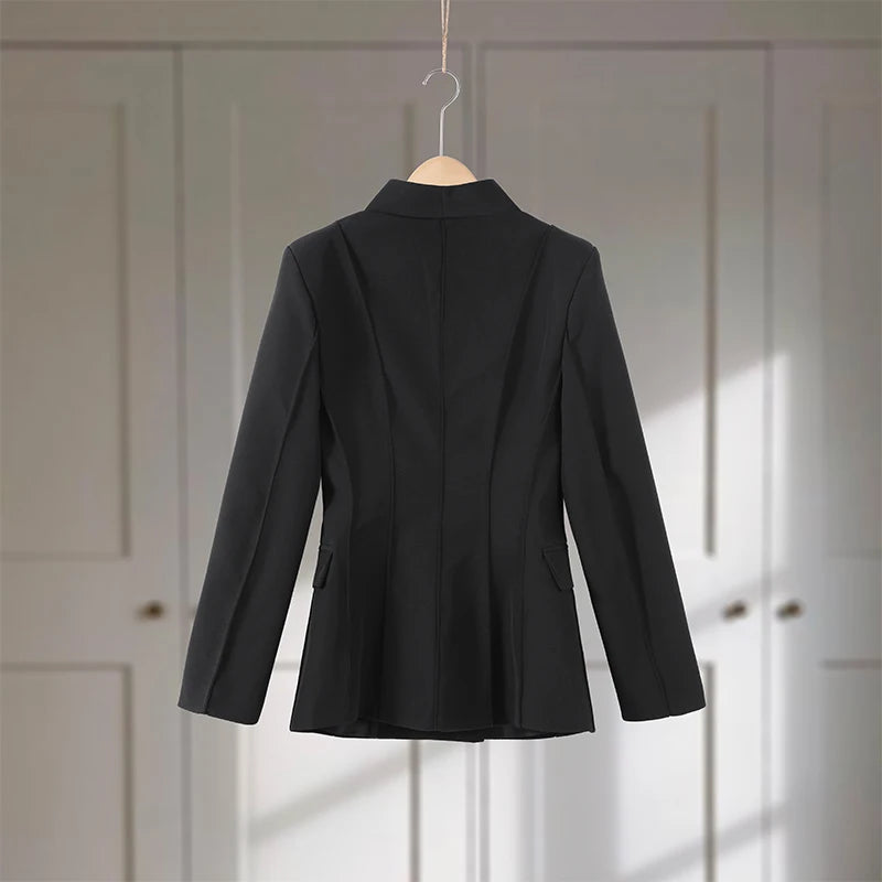 Ensemble blazer + pantalon noir, chic et épuré pour le printemps