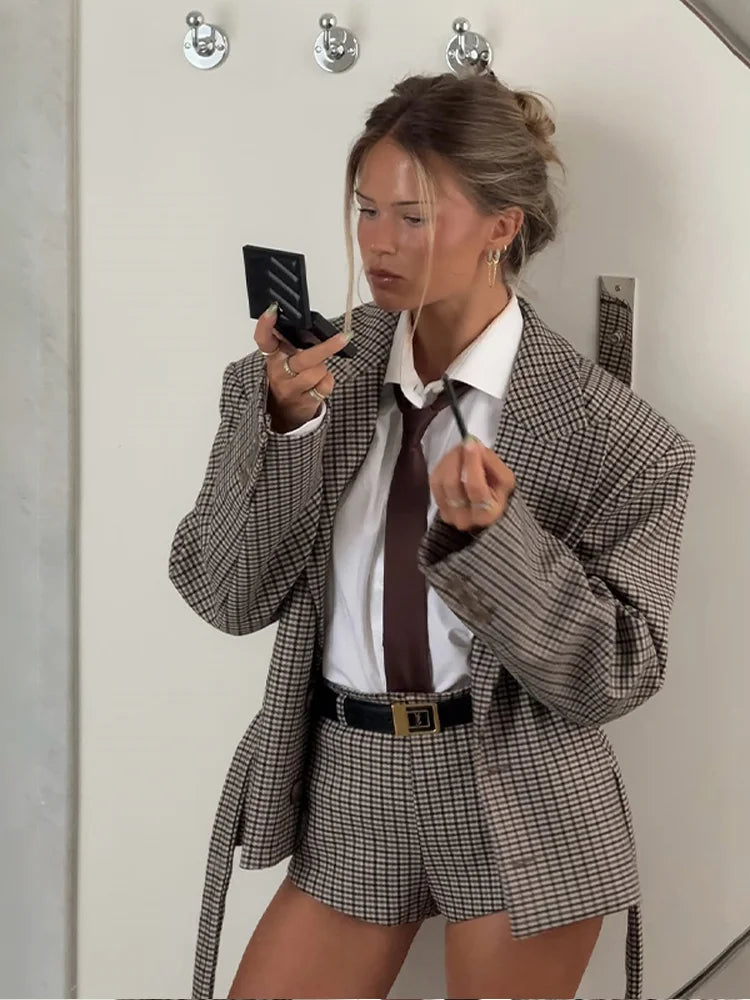 Tailleur Femme à Carreaux – Blazer Oversize & Short Haute Taille