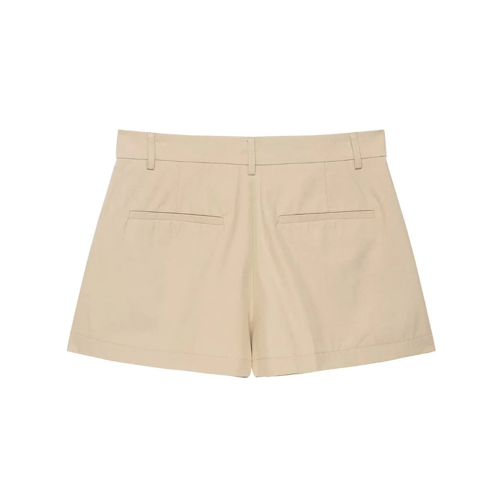 Ensemble femme 2025 automne : veste chic avec ceinture type trench et mini-short. Tenue décontractée, mode, coupe ample