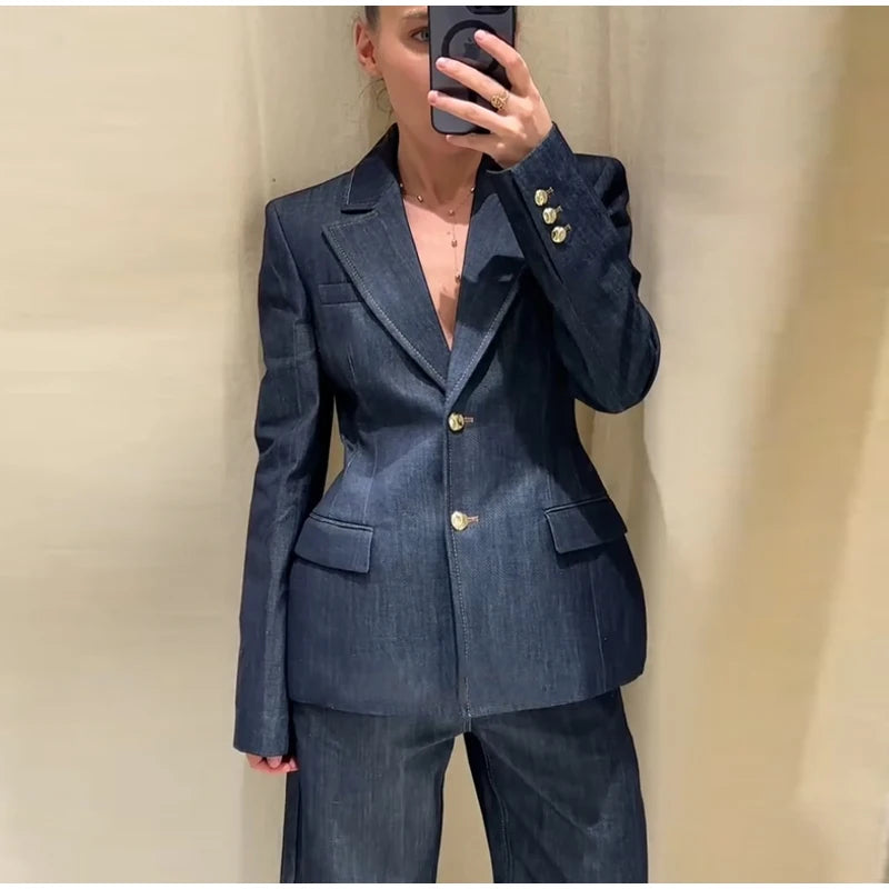 Ensemble femme 3 pièces en jean – veste blazer, gilet à col en V et pantalon large – chic et printanier, veste simple boutonnage.