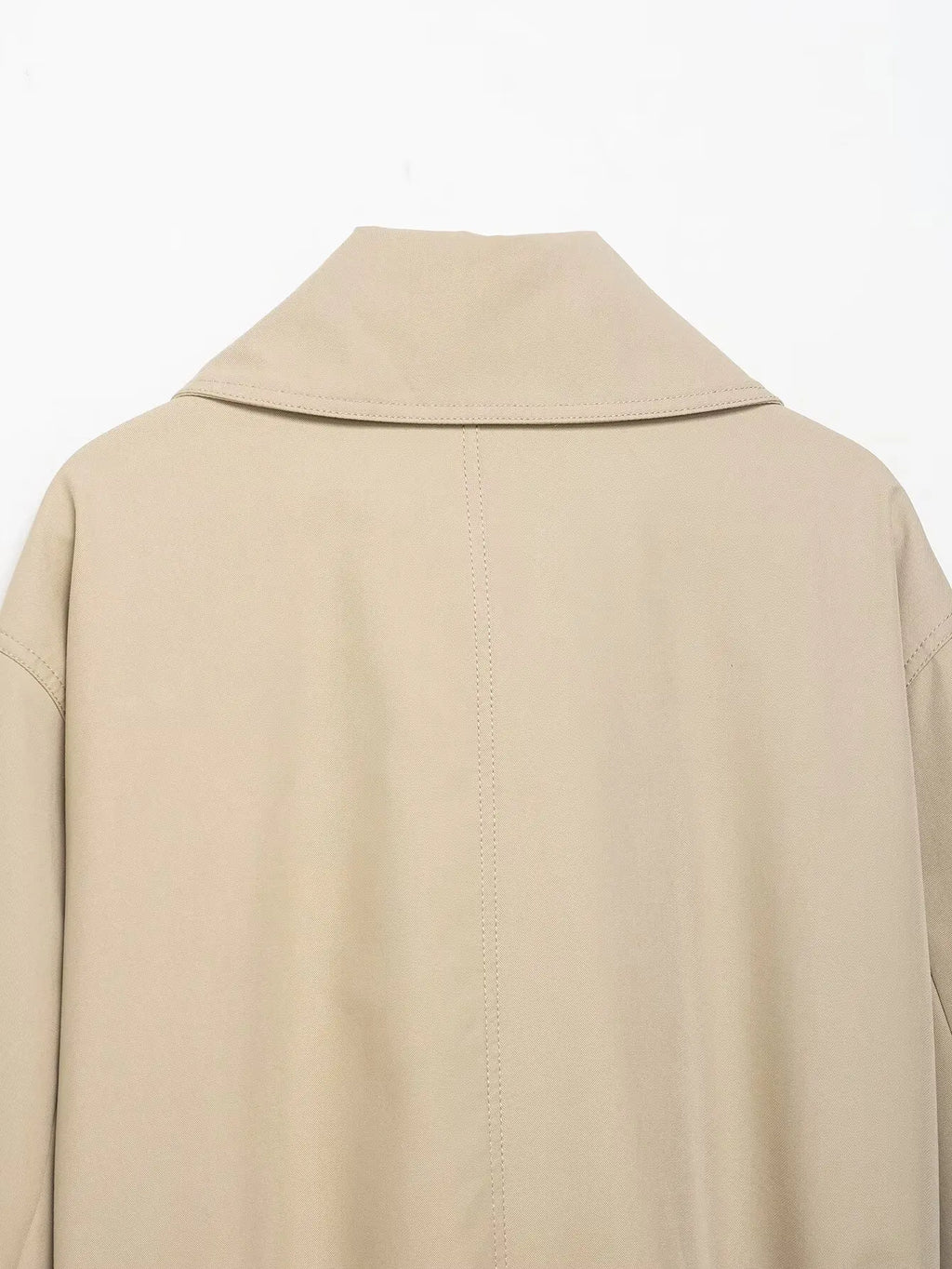 Ensemble femme 2025 automne : veste chic avec ceinture type trench et mini-short. Tenue décontractée, mode, coupe ample