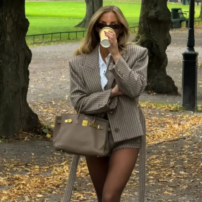 Tailleur Femme à Carreaux – Blazer Oversize & Short Haute Taille